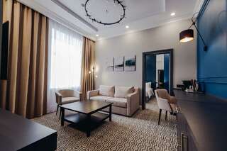 Гостиница Байкал Плаза Улан-Удэ Номер люкс с 1 двуспальной кроватью-7