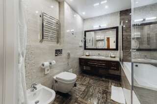 Гостиница Байкал Плаза Улан-Удэ Номер люкс президентский с 1 двуспальной кроватью-7