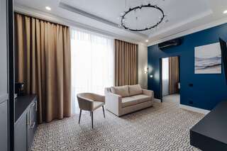 Гостиница Байкал Плаза Улан-Удэ Номер люкс с 1 двуспальной кроватью-5